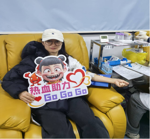 热血暖寒冬   师者显担当 ——我校老师踊跃参加无偿献血