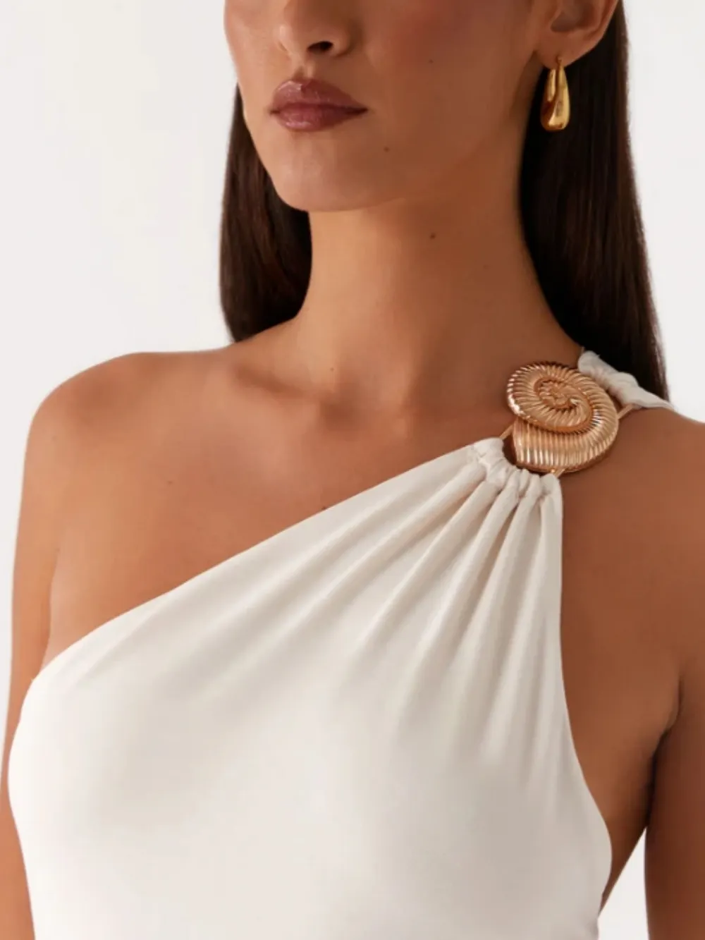 Metal buckle one-shoulder tie dress