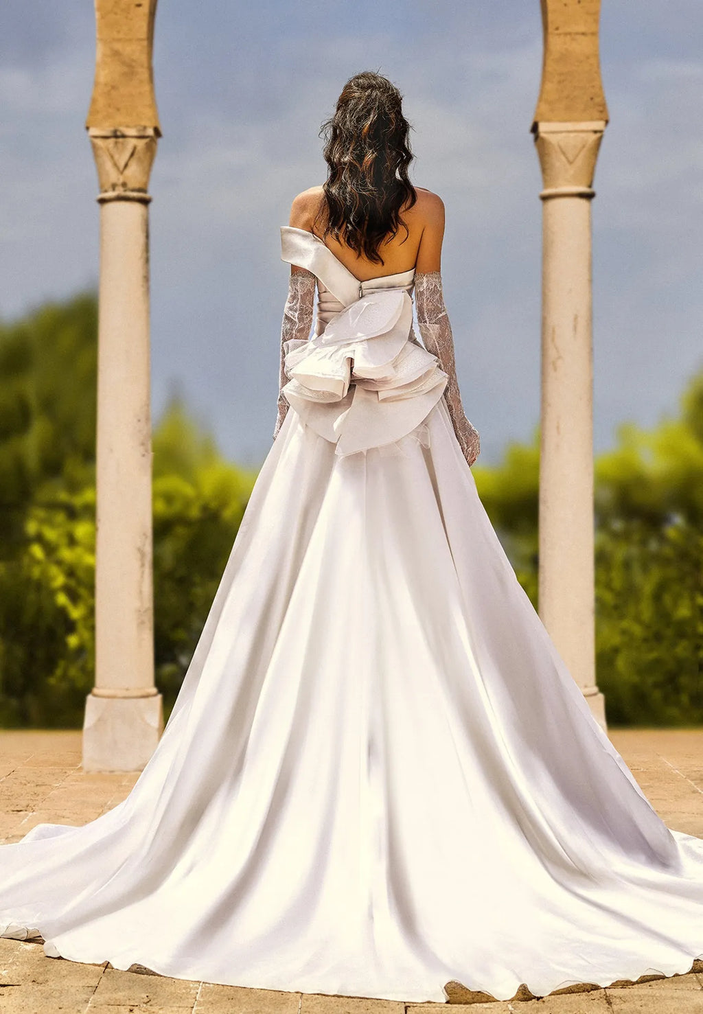Asymmetrical organza wedding dress with gloves