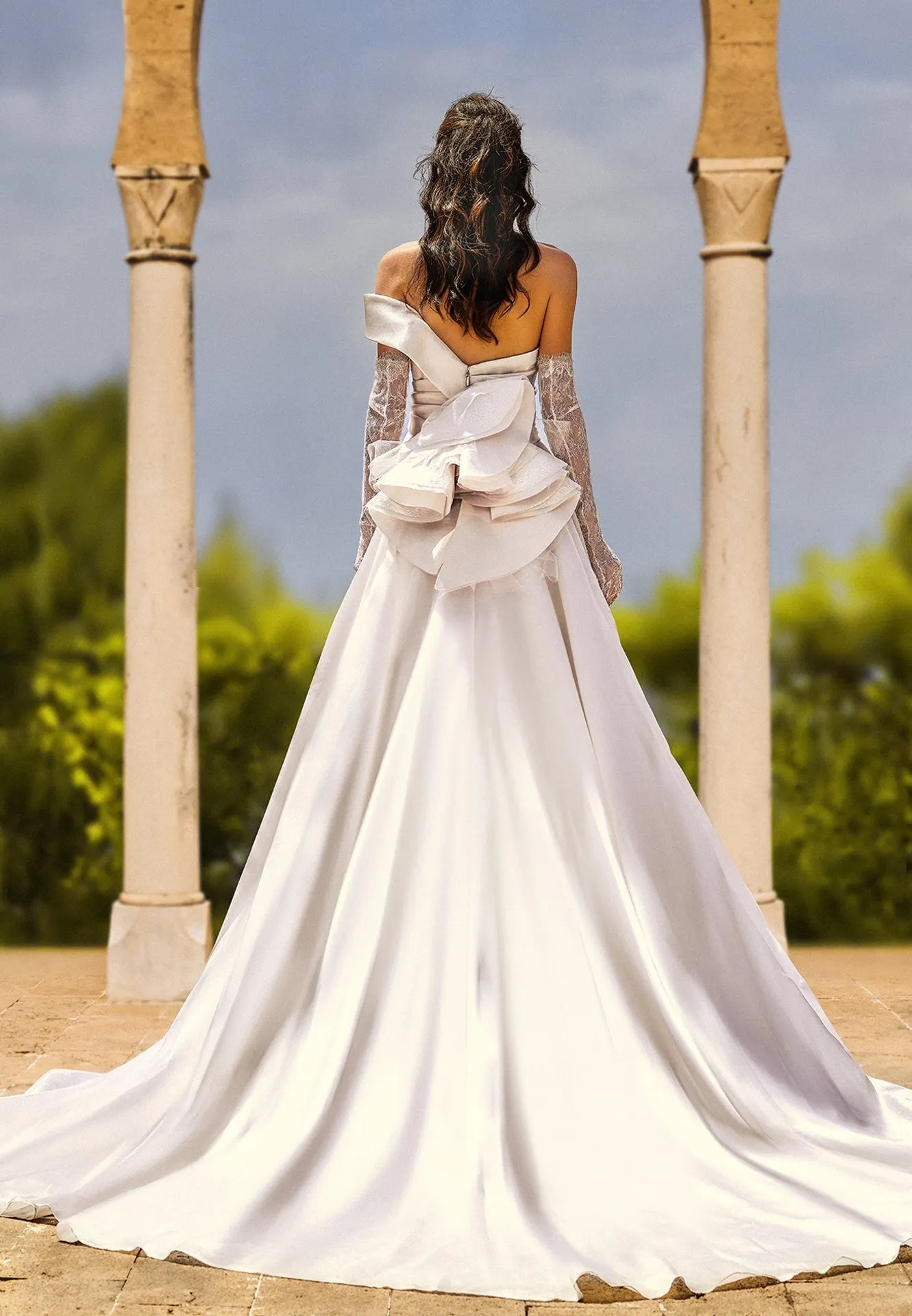 Asymmetrical organza wedding dress with gloves
