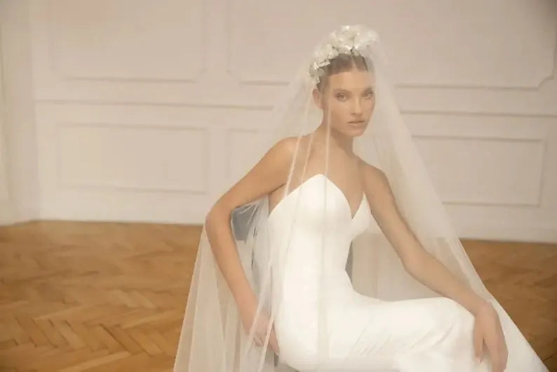 luxurious sleeveless mermaid wedding dress with scoop neck embroidered with 3D white flowers,with silk main material.