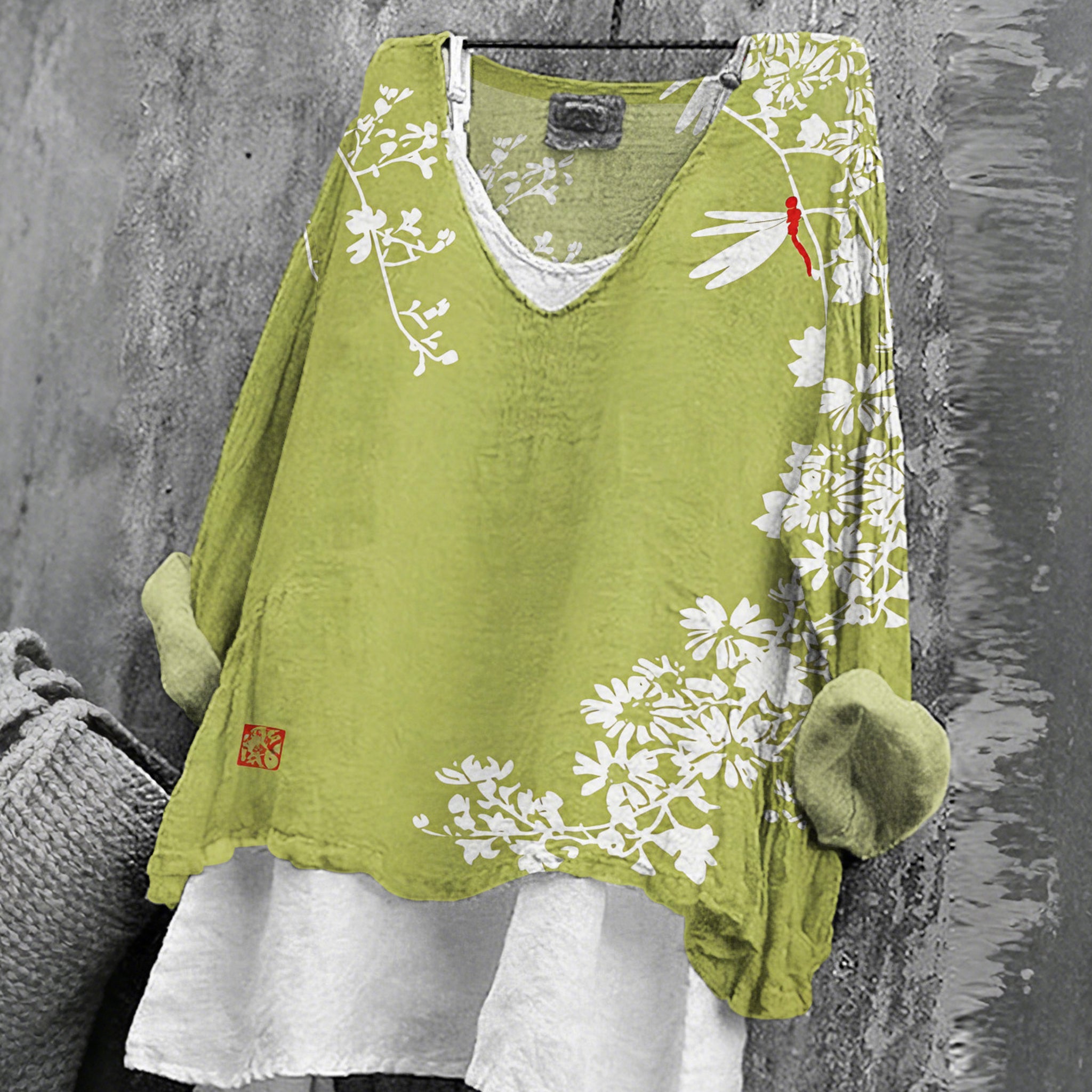 Women's Japanese Floral Art Print V-neck T-shirt