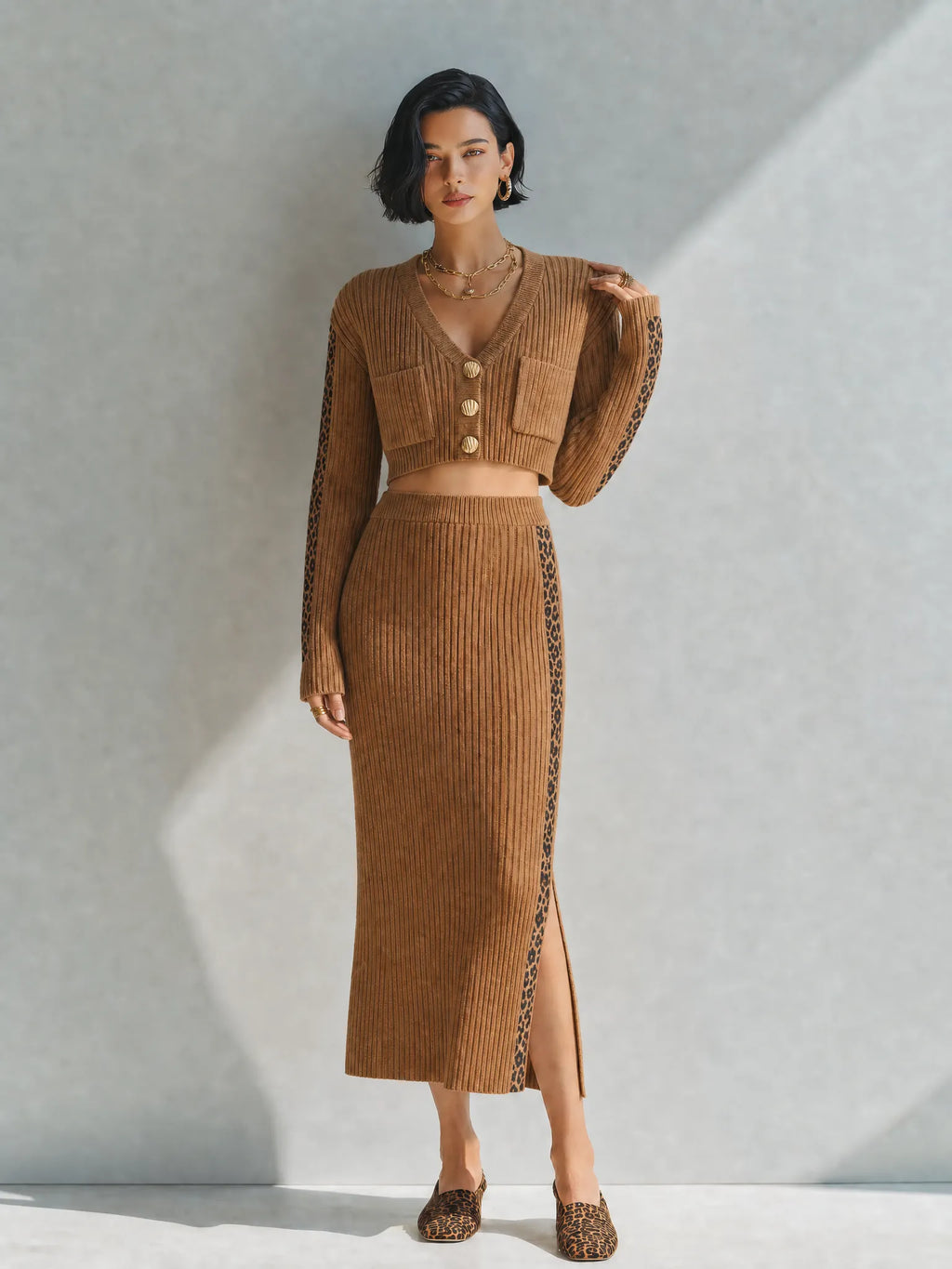 Women's Modern Ivory And Terracotta Color-Block Ribbed Knit V-Neck Short Sleeve Button-Front Midi DressMDZ2137G6ZSQ