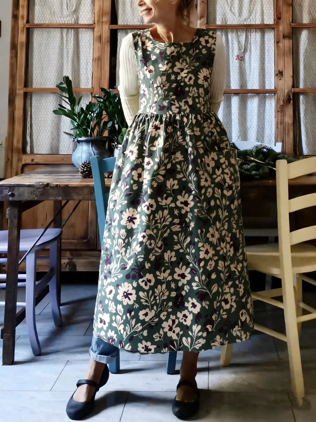 Dark Green Vintage Floral Apron