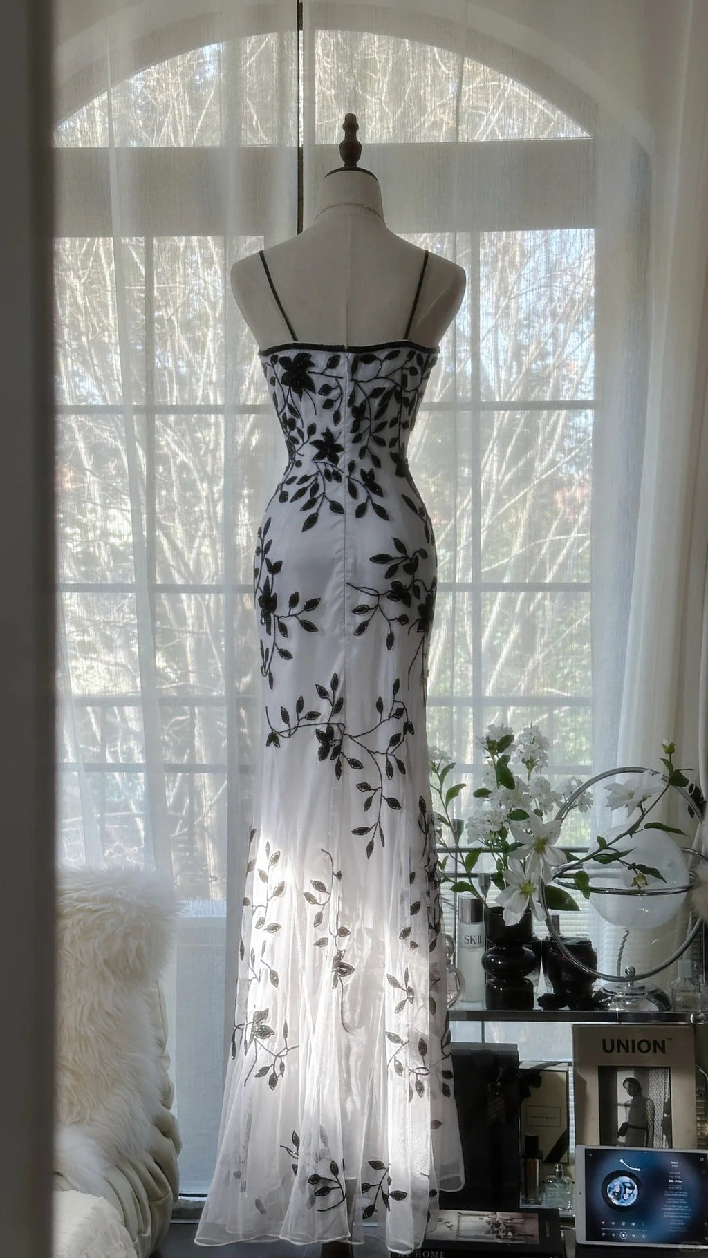 White Elegant Romantic Exquisite Black flowers Long Chiffon Ball Gown Evening Dress Birthday/Wedding Guest/Vacation Party Dress Prom Dress 4020