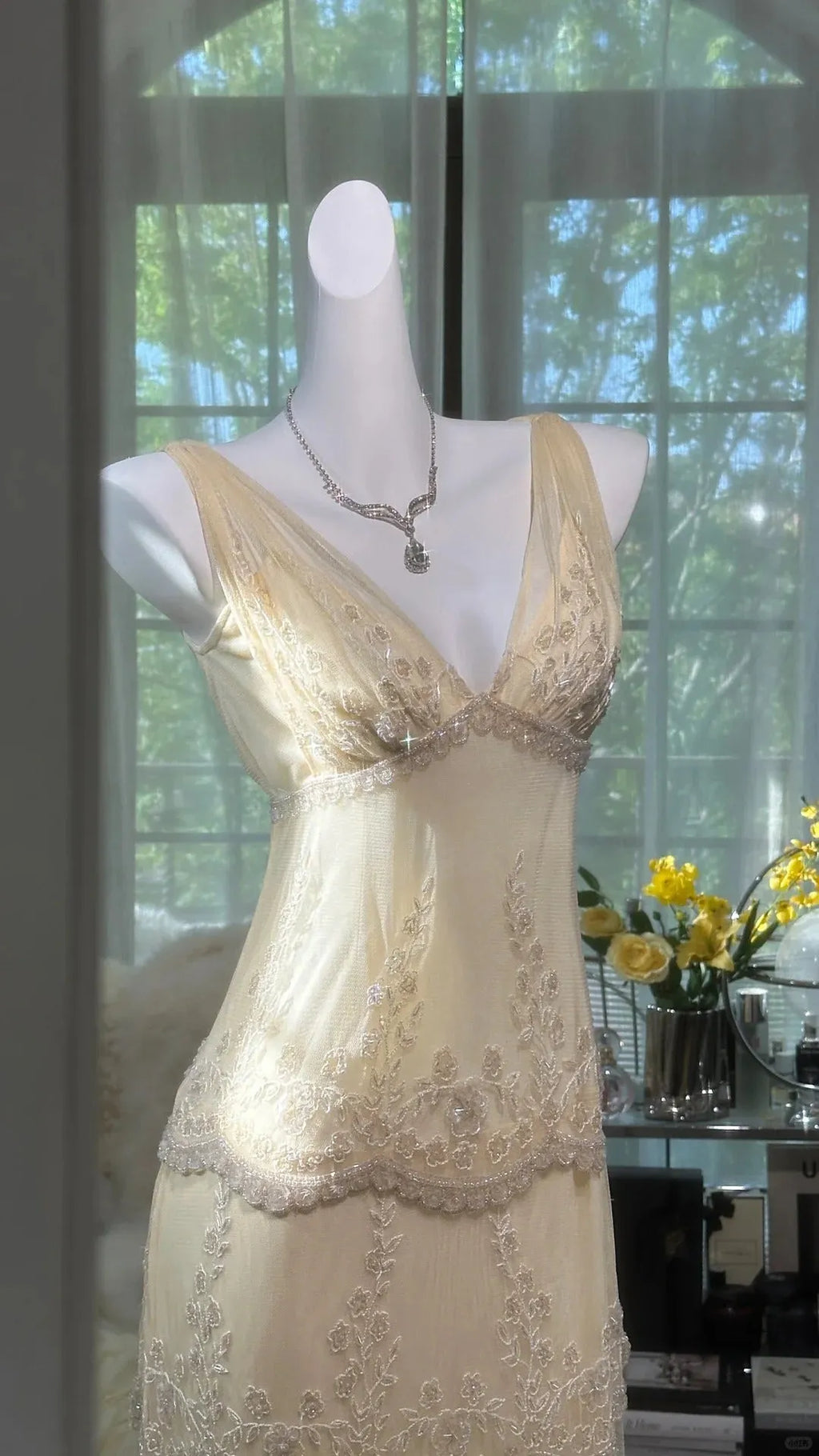 Cream Yellow V Neck Exquisite Beaded Lace Long Chiffon Tulle Ball Gown Evening Gown Wedding Party Gown Prom Gown Graduation Date Gown