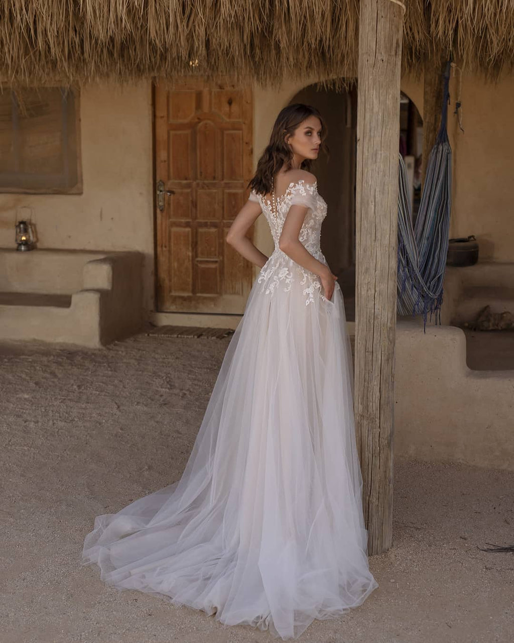 Daisda Beautiful Sweetheart Off-the-Shoulder Tulle A-Line Wedding Dress Appliques Lace With Pockets