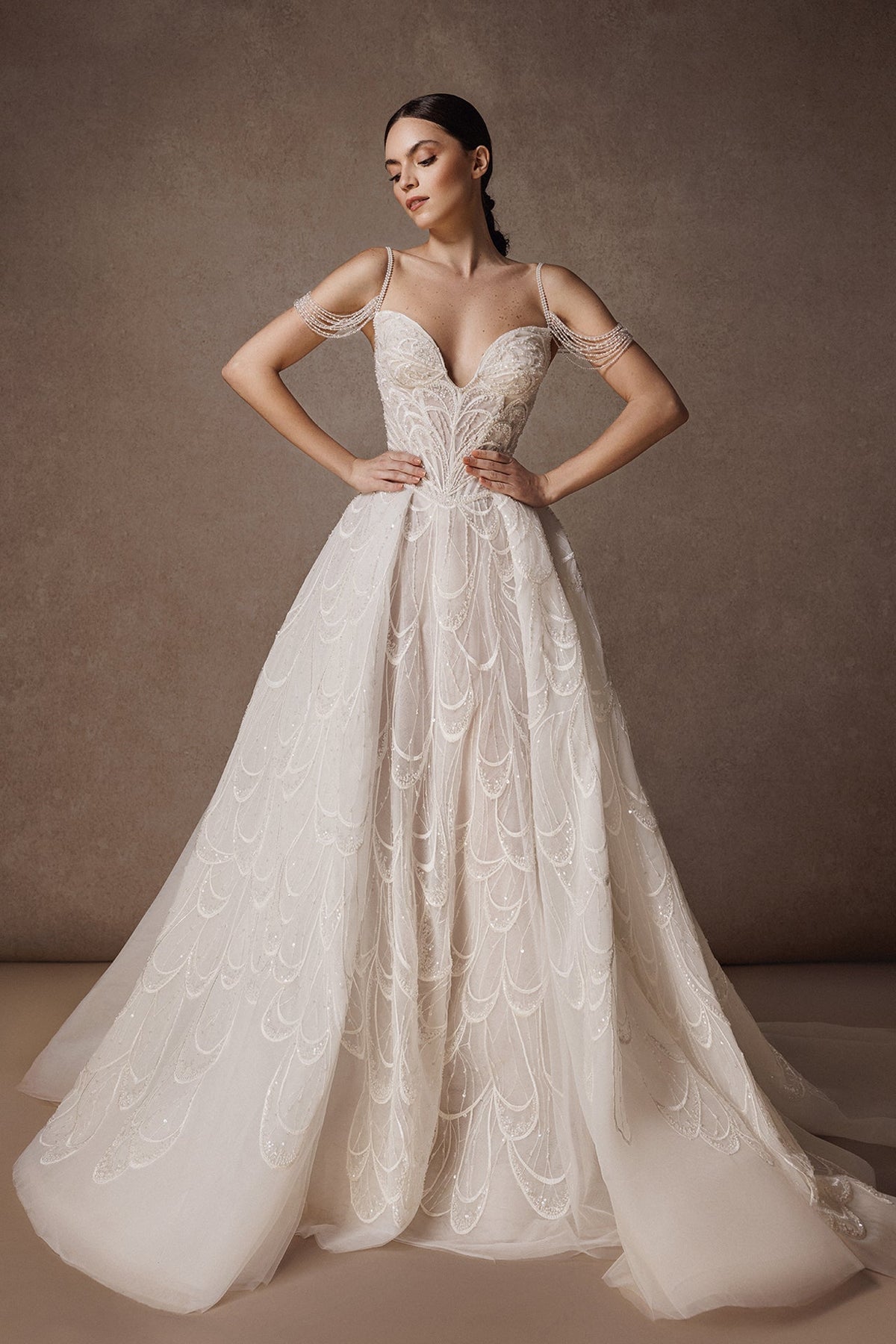 Fully embroidered sleeveless wedding dress