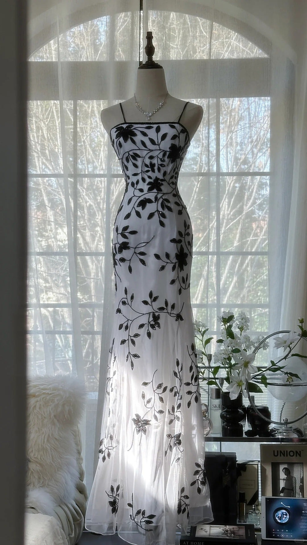 White Elegant Romantic Exquisite Black flowers Long Chiffon Ball Gown Evening Dress Birthday/Wedding Guest/Vacation Party Dress Prom Dress 4020