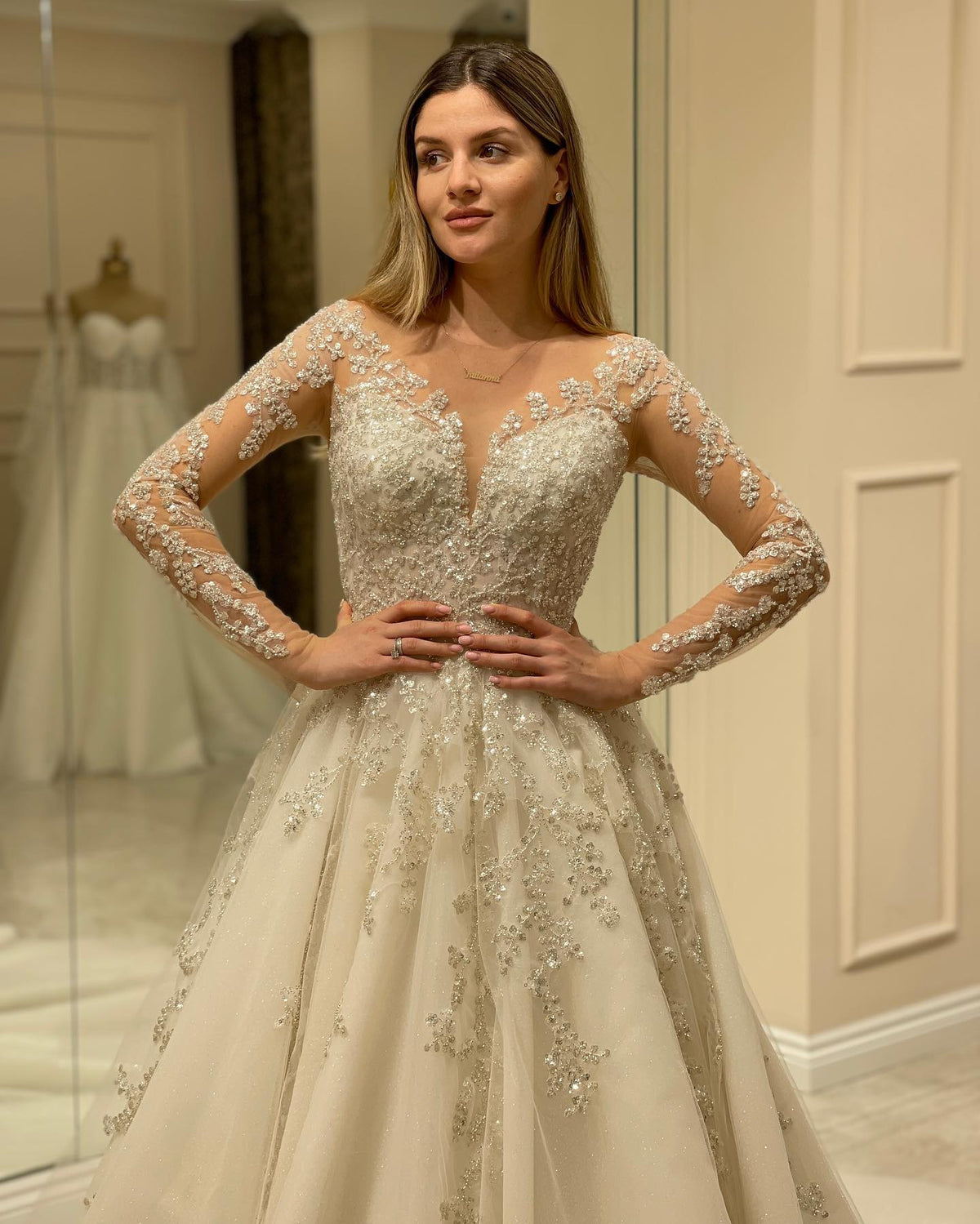 Daisda Elegant Long A-line Lace Appliques Wedding Dress With Sleeves