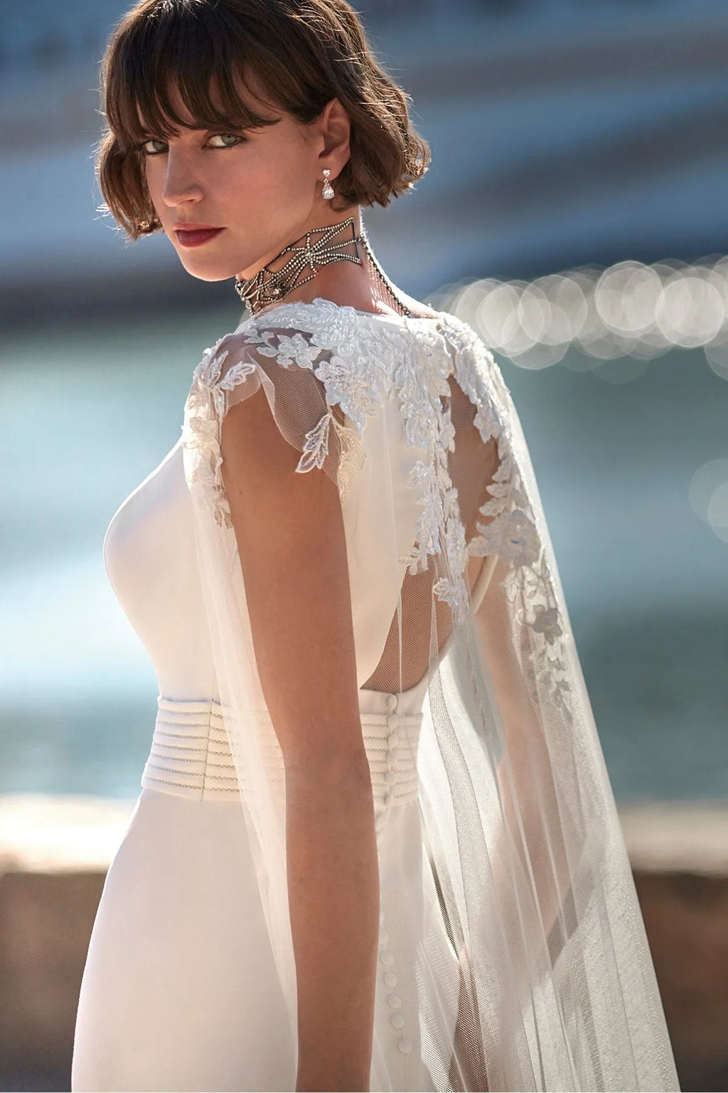 Column silhouette sleeveless wedding dress