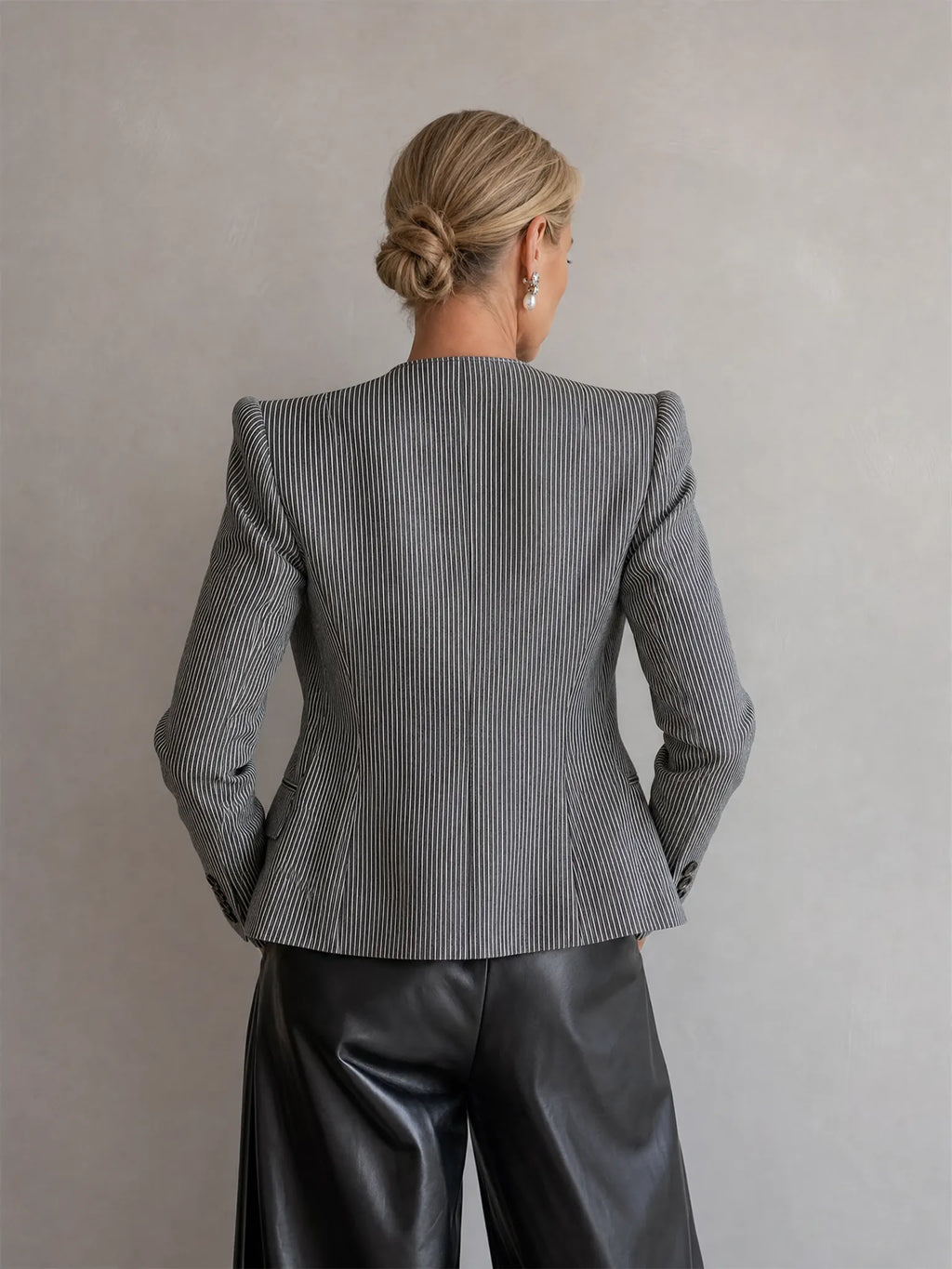 Women's Grey White Striped Woven Blazer With Standless Crew Neck & Cuff Button Accents, Minimalist Vintage Office Long Sleeve Jacket MDZ1552G7LYL