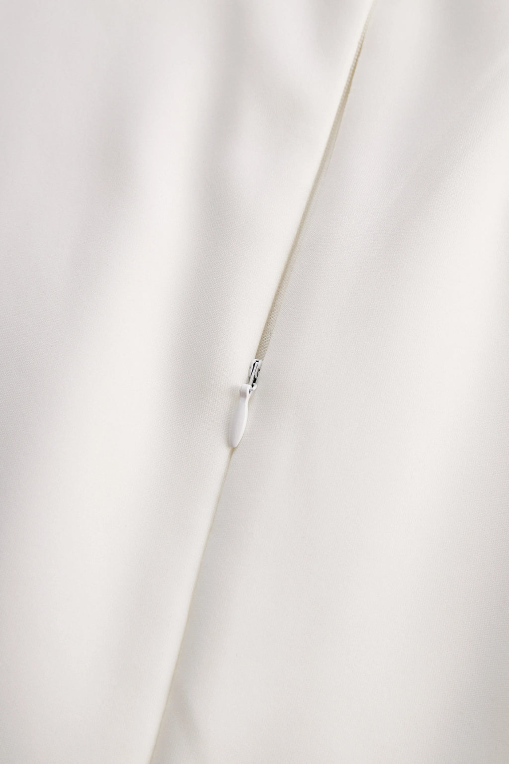Elegant White Keyhole Pencil Dress