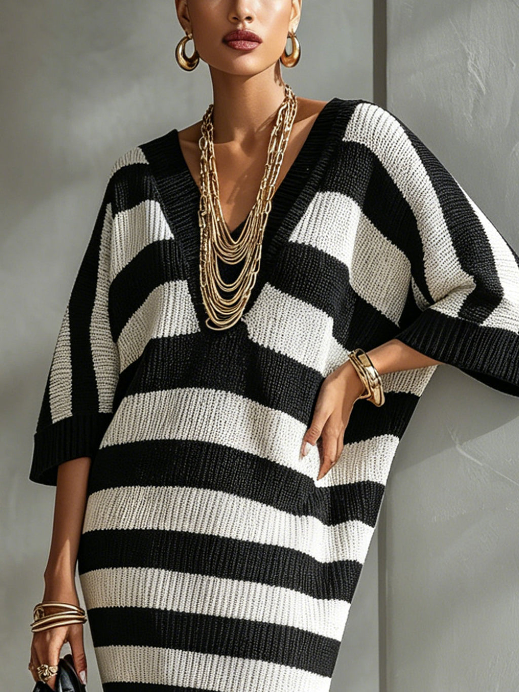 Black And White Striped Knit Midi Dress With V-Neck And Half Sleeves