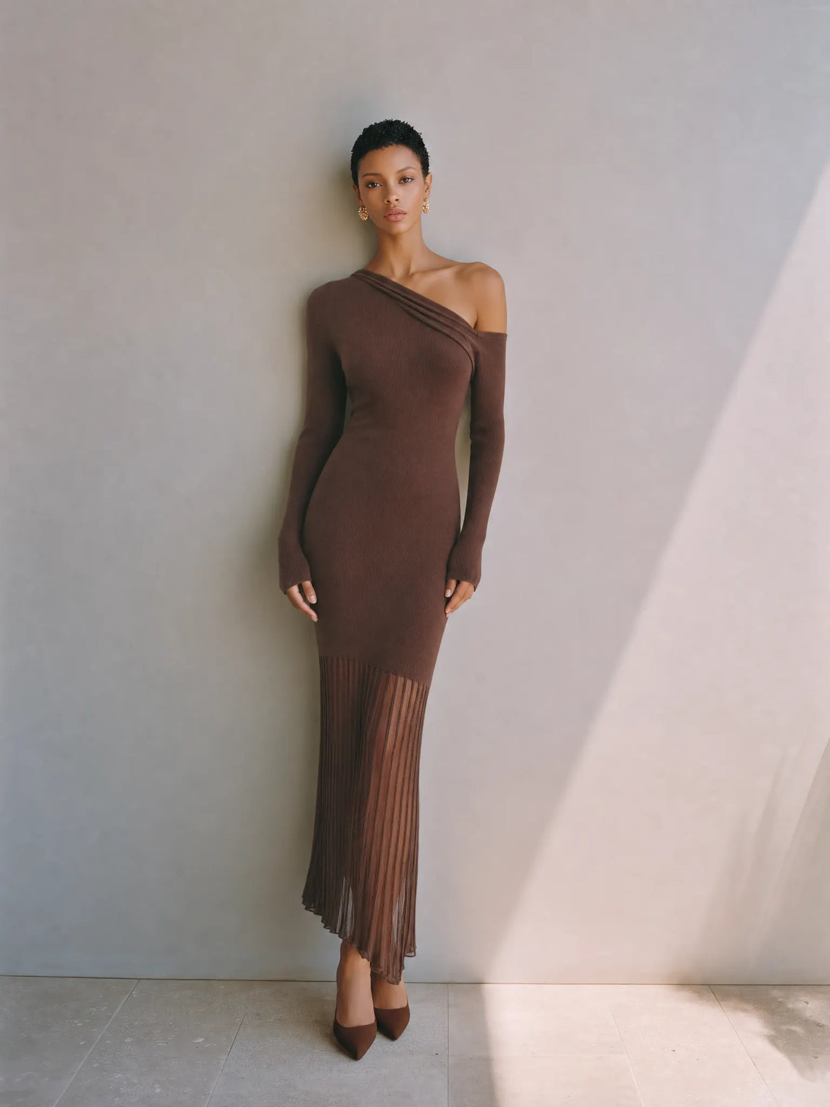 Women's Elegant Chocolate Brown Asymmetric One-Shoulder Ribbed Knit Pleated Maxi Dress MDZ1603G9ZSQ