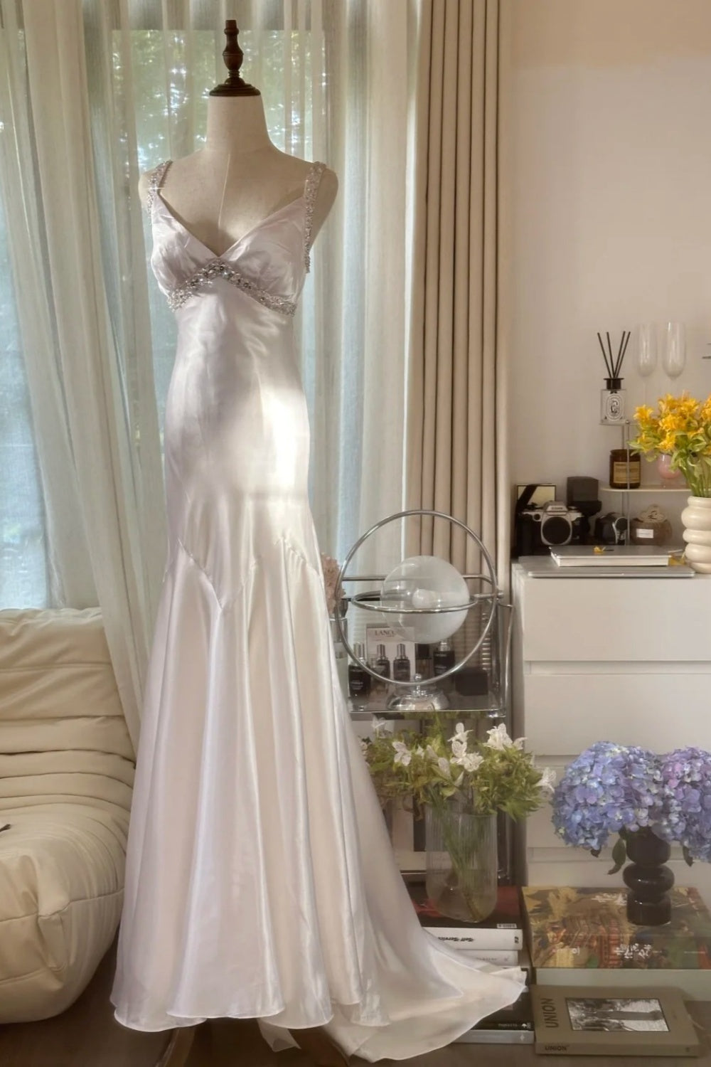 Formal Dress White Satin Spaetti-Strap Beaded Open-Back Train Elegant-Style Wedding Dress