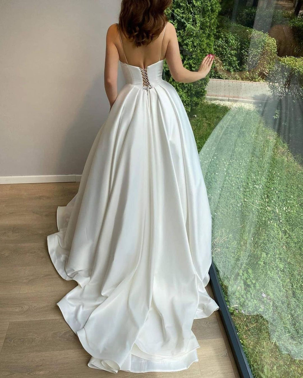 Daisda Elegant Ball Gowns Sweetheart Spaghetti-Straps Satin Long Wedding Dress