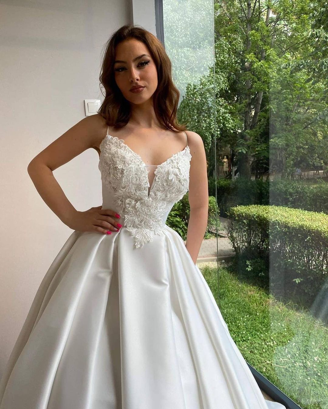 Daisda Elegant Ball Gowns Sweetheart Spaghetti-Straps Satin Long Wedding Dress