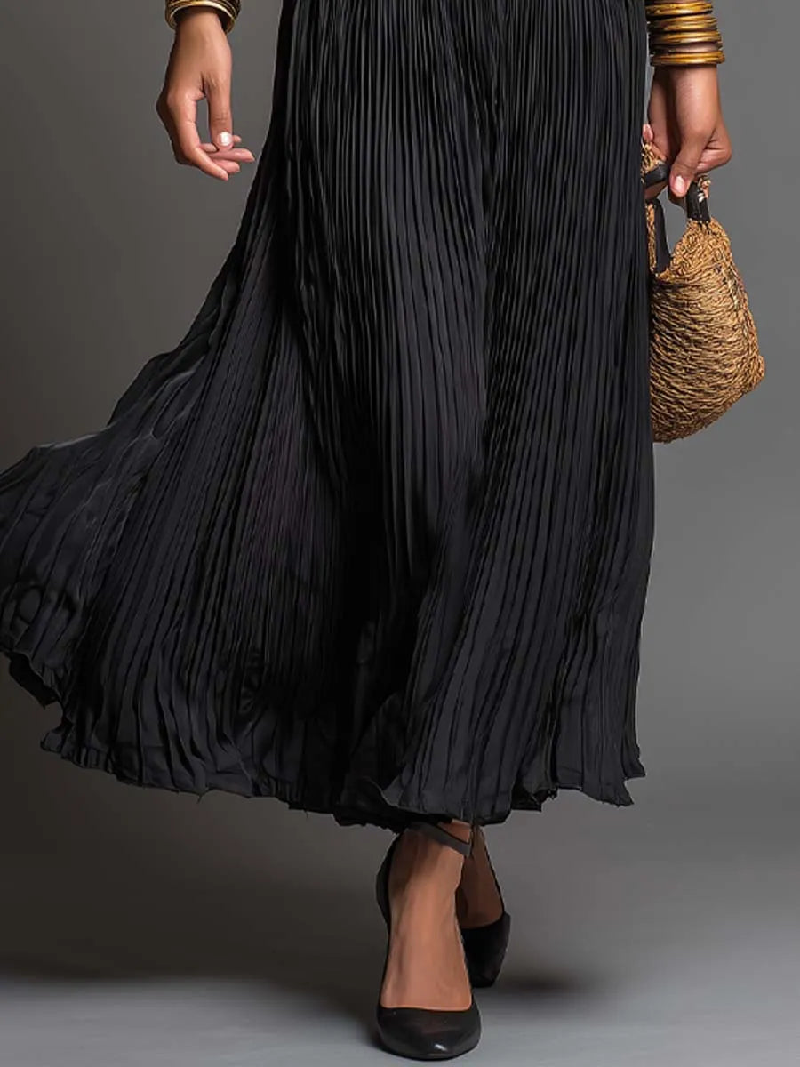 Vintage Lace Halter-Neck Pleated Maxi Dress