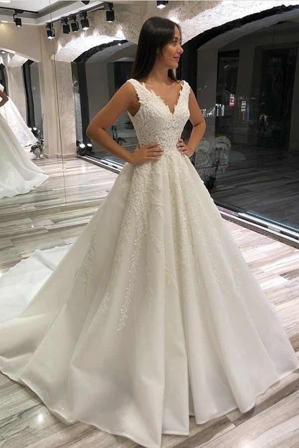 Daisda Glamorous A-line V-neck Sleeveless Long Wedding Dress With Lace