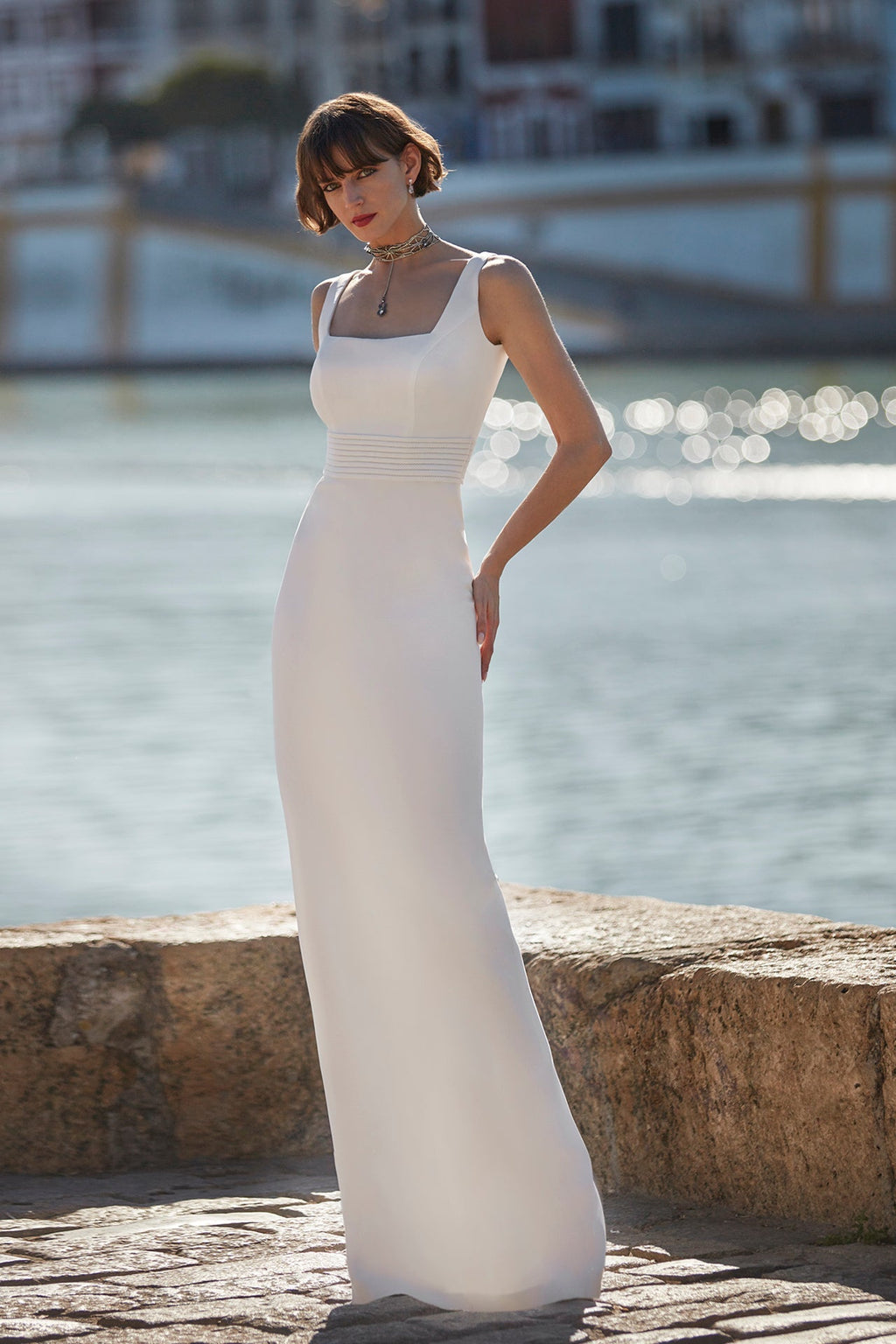 Column silhouette sleeveless wedding dress