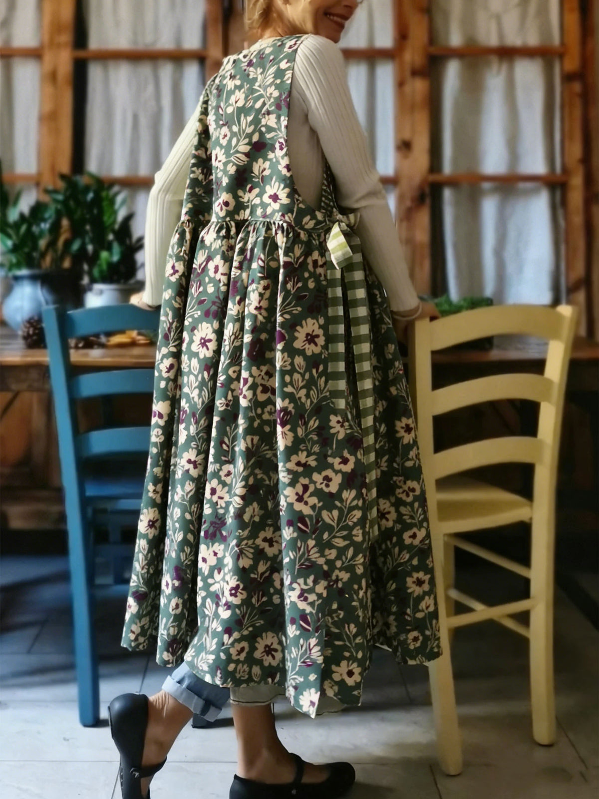 Dark Green Vintage Floral Apron