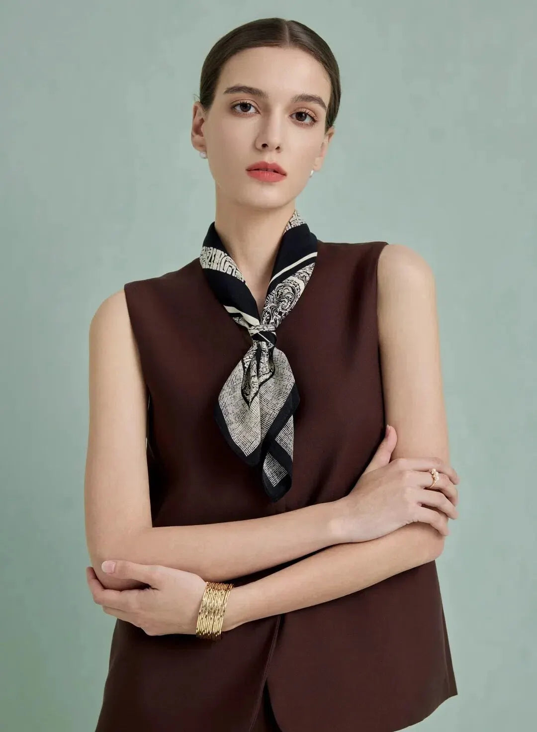 Black and white geometric scarf
