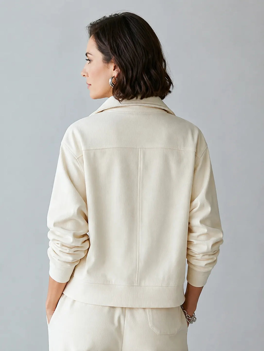 Women's Cream Corduroy Zip Up Jacket With Stand Collar & Dual Patch Chest Pockets, Minimalist Loose Casual Long Sleeve Outerwear MDZ1402G5LYL