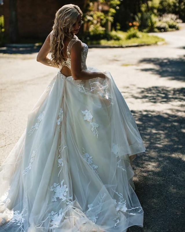 Tulle Backless Wedding Dress Lace Embroidery
