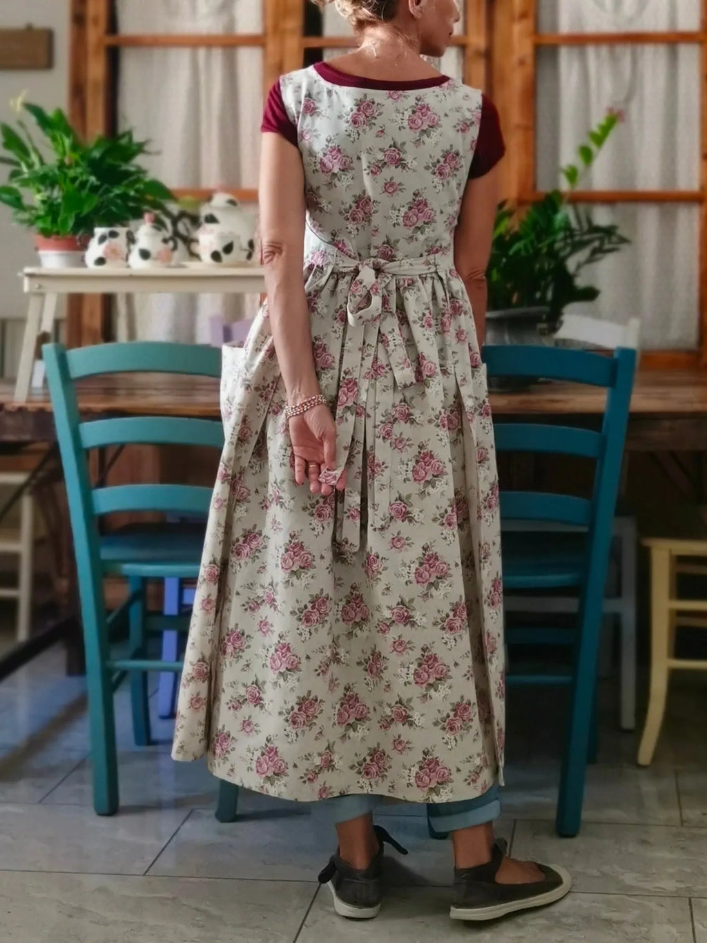 Cotton Apron with Roses and White Flowers