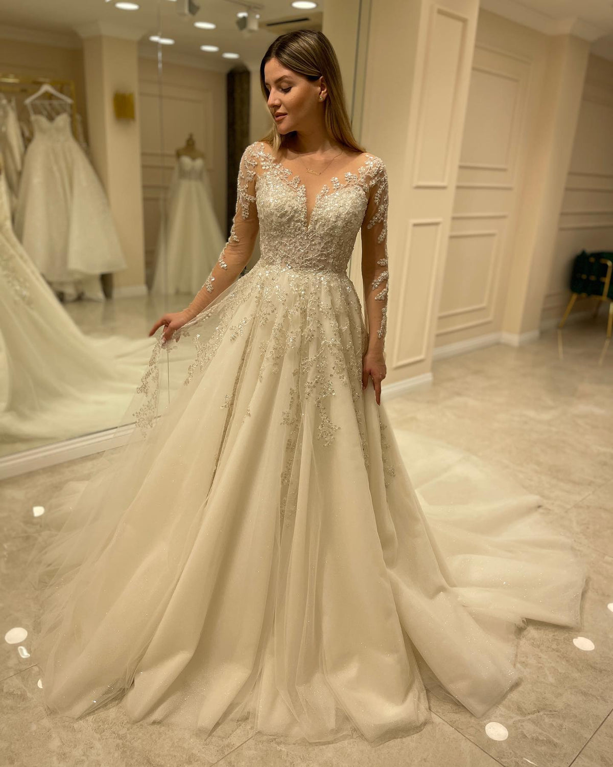 Daisda Elegant Long A-line Lace Appliques Wedding Dress With Sleeves