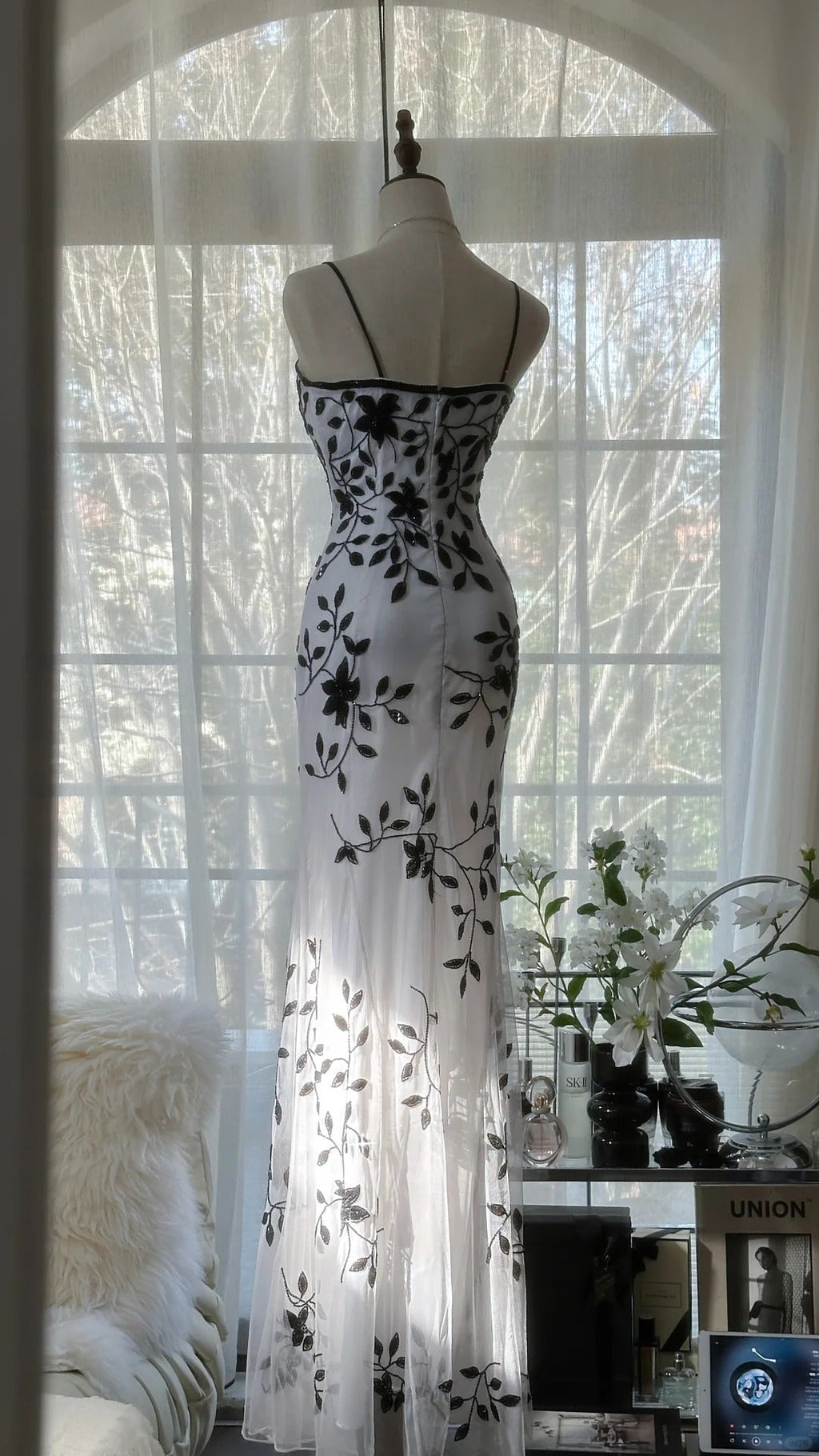White Elegant Romantic Exquisite Black flowers Long Chiffon Ball Gown Evening Dress Birthday/Wedding Guest/Vacation Party Dress Prom Dress 4020